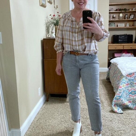 Gap plaid button up top - Picture 5 of 6